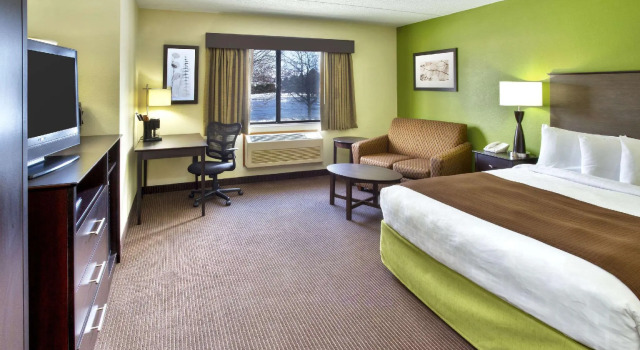 Dobbelt suite AmericInn of Oshkosh