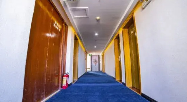 Four Seasons Hotel (Guangxi University East store in Nanning）, Rezerwuj Hotel Hotele w Nanning z parkingiem, Parking