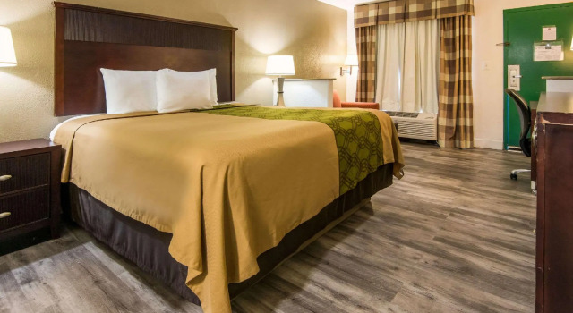 Двухместный люкс Econo Lodge Inn & Suites Macon North