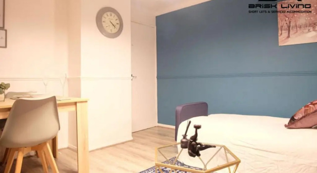 Modern & Bright One BR Flat For Couples & Professionals with Free Parking By Brisk Livings Dagenham