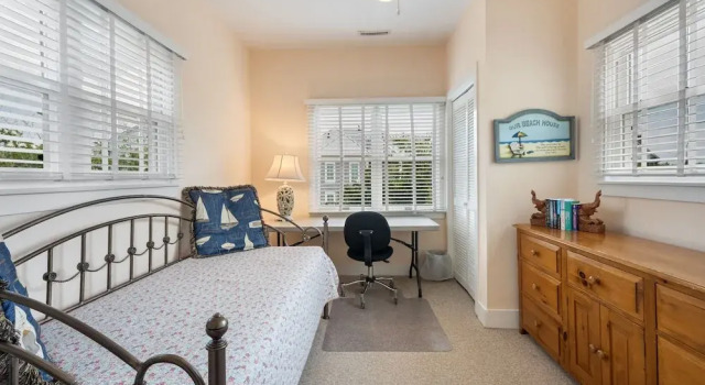 Screened Porches, Decks, Rockers, Hammocks And An Upstairs Balcony With Ocean Views 5 Bedroom Home by Peace Vacations, Rezerwuj Dom wakacyjny Debordieu Colony Stany Zjednoczone