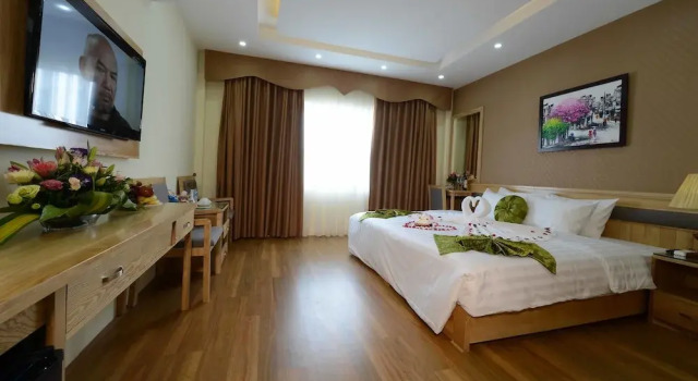 Люкс с балконом Blue Hanoi Inn Hotel