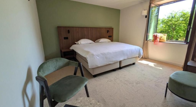 Hob La Truffiere, Rezerwuj Hotel Hotele w Correze z parkingiem, Parking