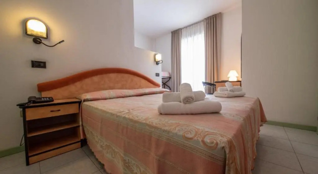 Четырёхместный номер Standard с балконом Hotel Nobel