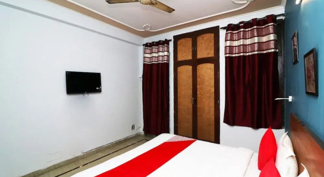 Silver Homes by OYO Rooms