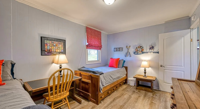 Cottage at the Lake - Waterfront Lake-view Home With Dock, Fireplace, Pool Table, Kayaks, & Firepit, Prenota Casa vacanze Moneta Virginia