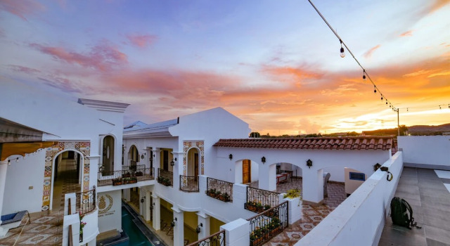 GRAN HOTEL VICTORIA, Book Hotel Hotels in Rivas with Parking, Parking