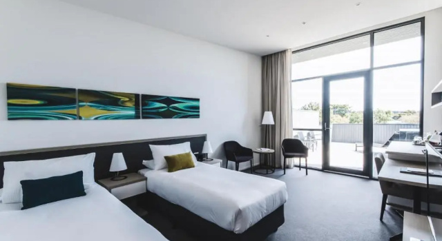 Standard Doppel Zimmer Quarters at Flinders Hotel