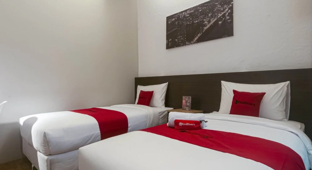 Urbanview Caverna Gandaria by RedDoorz, Prenota Hotel Kebayoran Lama Giacarta