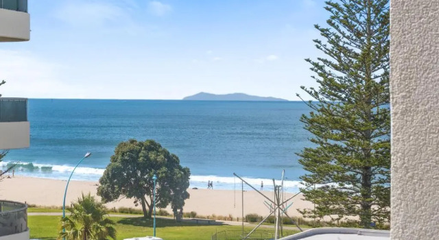 Апартаменты Ocean View Beach Escape - Top Floor Apartment, Mt Maunganui Base