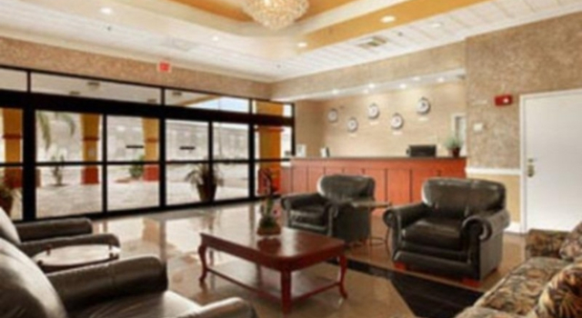Baymont Inn & Suites Clearwater, Забронировать Отель Отели Клируотер-Бич с парковкой, Парковка