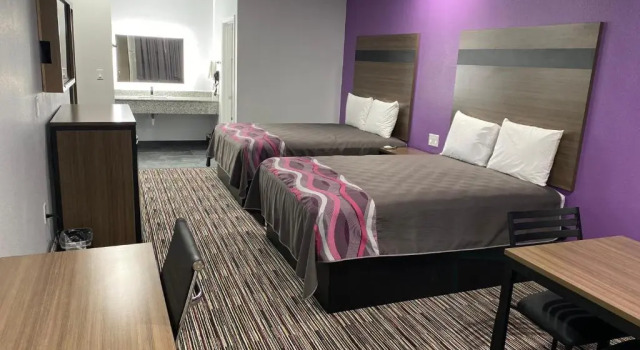 Четырёхместный номер Deluxe Palace Inn Crosby
