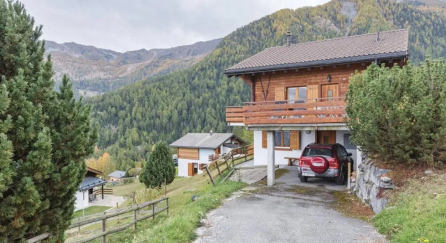 Коттедж La Taniere Cozy Chalet With Incredible Views and Parking
