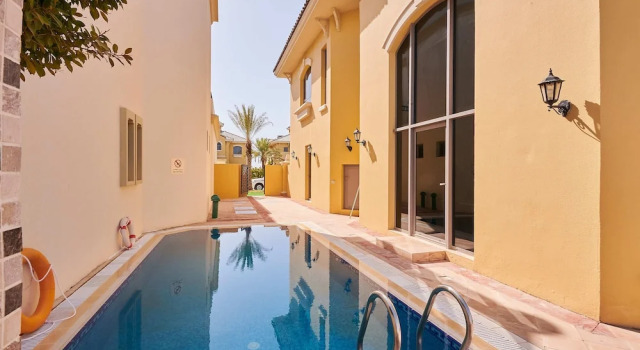 Rose Dream - 5 Bedrooms Palm Villa on the beach with private pool, Забронировать Вилла Виллы Дубая, Вилла