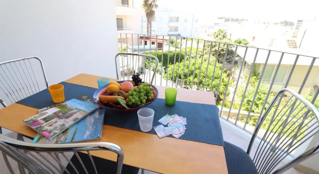 Коттедж c 1 комнатой с балконом и с видом на город Lovely Rossana House in the Centre of Otranto