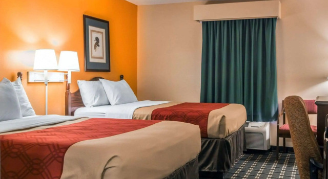 Четырёхместный номер Standard Econo Lodge Eufaula South