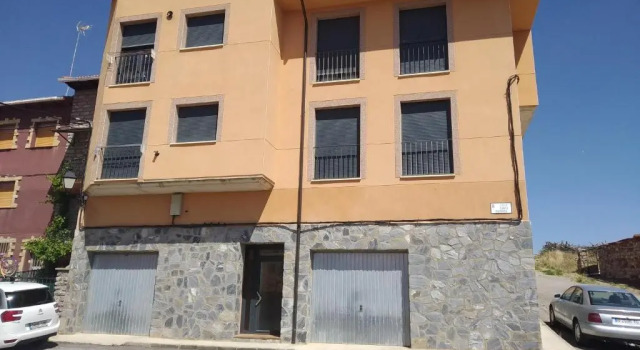 Apartamento rural en bronchales, Sierra de Albarracín, Book Apartment Hotels in Aragon with Parking, Parking