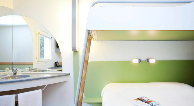 Трёхместный номер Standard ibis budget Carcassonne La Cité