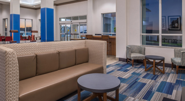 Holiday Inn Express Mystic by IHG, Забронировать Отель Мистик штат Коннектикут