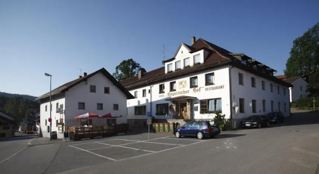 Bayerischer Hof, Varaa Hotelli Hotellit Baijeri pysäköinnillä, Pysäköinti