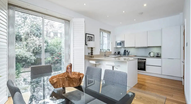 The Porchester Gardens - Modern & Bright 4bdr With Garden and Parking, Забронировать Апартаменты/квартира Лондон Большой Лондон, рядом с The Reel Poster Gallery