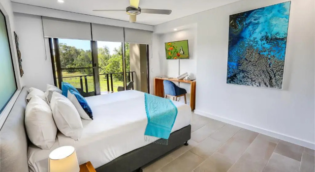 Студия Elysium Private Accommodation at Triton by the Sea