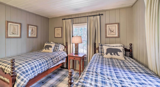 Mirror Lake Cabin ~ 1 Mi to Dtwn Highlands!, Đặt Khách sạn Highlands Bắc Carolina