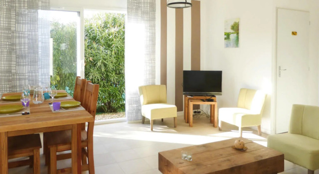 Nice Holiday Home With Private Terrace, Arpaillargues-et-aureillac, Rezerwuj Hotel Arpaillargues-et-Aureillac Gard