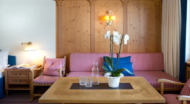 Полулюкс с балконом и с красивым видом из окна Hotel Angela