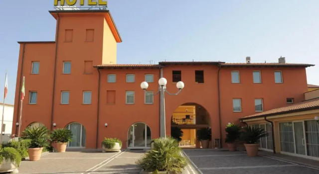 Hotel Plazza, Rezervați Hotel Porcari Toscana