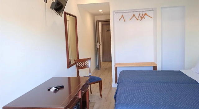 Трёхместный номер Standard с балконом Hotel 153