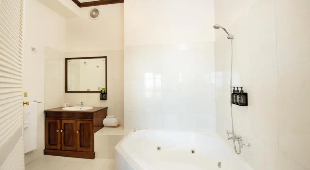 Номер Deluxe Anchorage Seafront Hotel