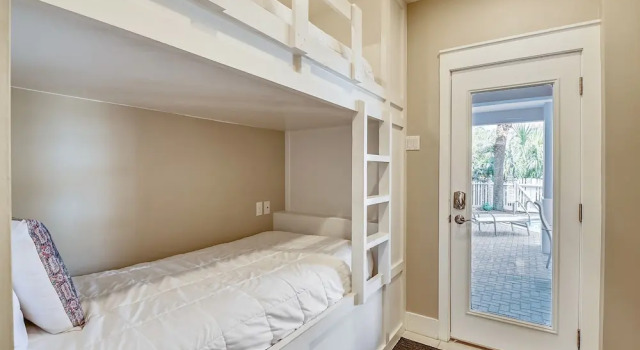 Коттедж Paradise Pointe - Gorgeous 4 BR home with pool by RedAwning