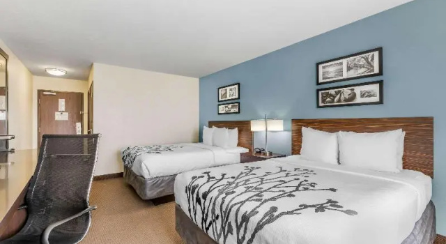 Четырёхместный номер Standard Sleep Inn & Suites Ames near ISU Campus