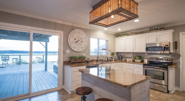 Anchors Away 3 Bedrooms 3 Bathrooms Home, Varaa Lomakoti Canyon Lake Texas Hill Country
