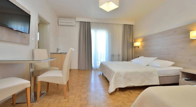 Rooms by the sea Sukosan, Zadar - 20112, Забронировать Гостевой дом Сукошан Задарская жупания, рядом с Пляж Марина Далмация