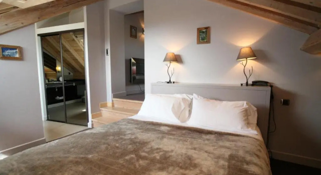 Полулюкс Hotel Corrieu