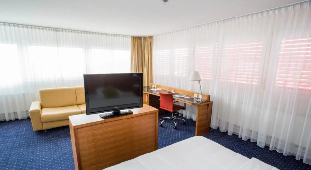 Полулюкс Hotel Höri Inn