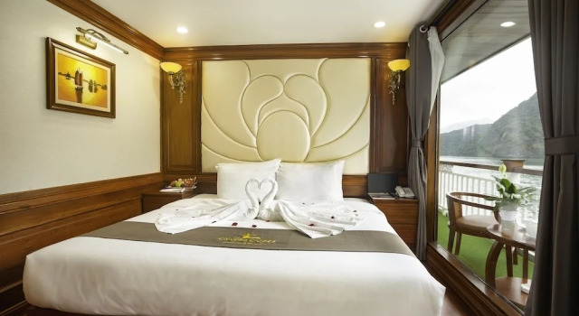 Номер Deluxe с балконом Calypso Cruises