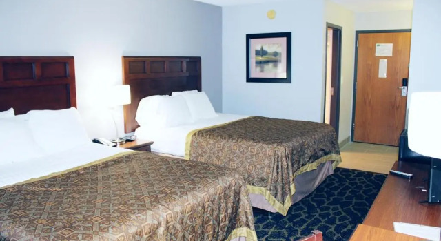 Четырёхместный номер Standard Greenlight Inn & Suites St James