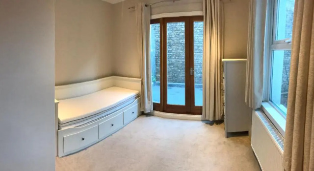 2A Charlwood Place