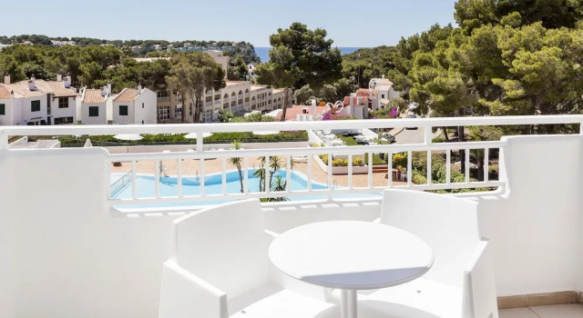 1 soveværelse i lejlighed med altan med udsigt over poolen Confortel Menorca