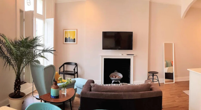 Spacious Loft With Balcony in Central London, Забронировать Отель Отели Англии 3 звезды, 3*