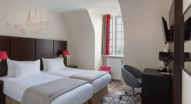 Четырёхместный семейный номер Standard с 2 комнатами Best Western Blanche de Castille Dourdan