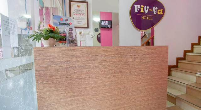 OYO 3808 Fif-fa Hotel Kauman, Rezervovat Hotel Hotely v Malang s parkováním, poblíž Taman Rekreasi Kota, Parkování