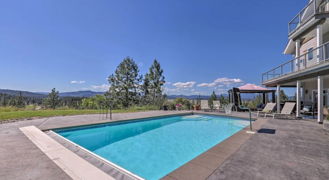 Коттедж с 4 комнатами с балконом Secluded Home w/ Pool ~ 14 Mi to Coeur D'alene!