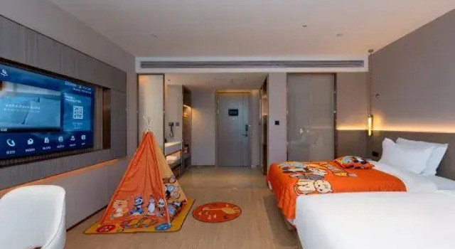 Семейный люкс Superior Lifeng Hotel (Beijing North Road Branch, Urumqi Tianshan International Airport)