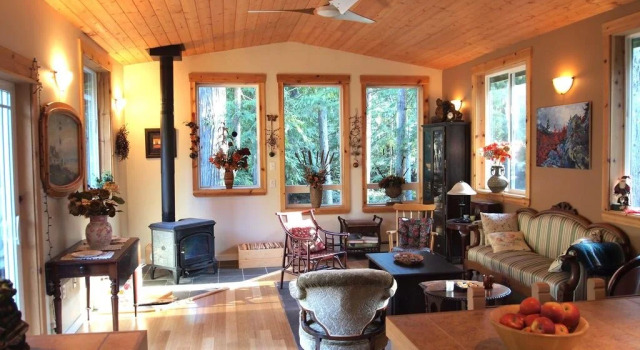 Nomadic Bull: Bed & Breakfast & Books, Buchen Sie Hotel Gabriola 
