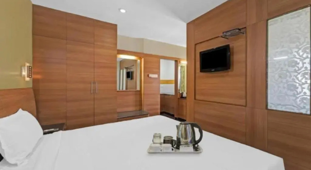 FabHotel The Redfox