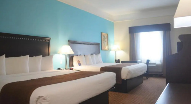 Четырёхместный номер Standard Baymont by Wyndham Galveston